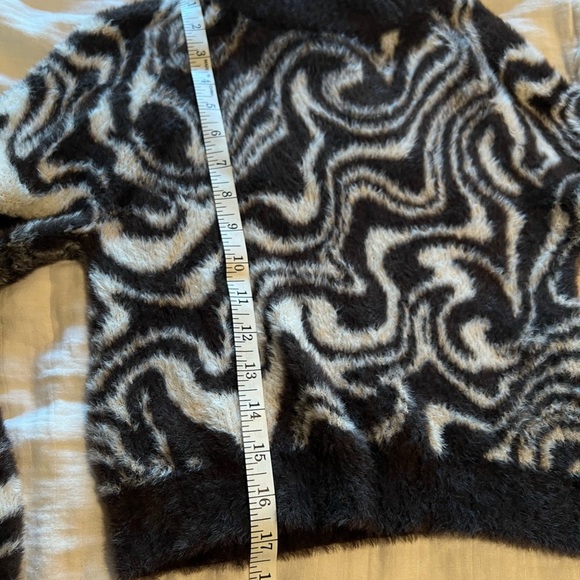 Urban Outfitters Cleo Crop Mock Neck - Medium - Picture 5 of 8